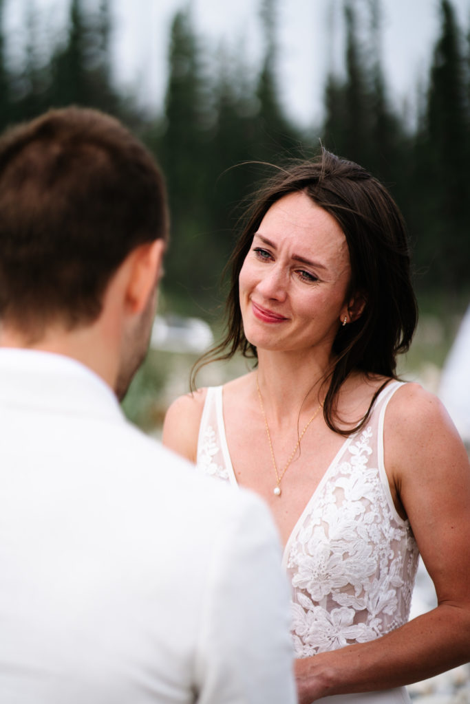jasper intimate wedding photographer captures tearful glances from bride as groom reads his vows